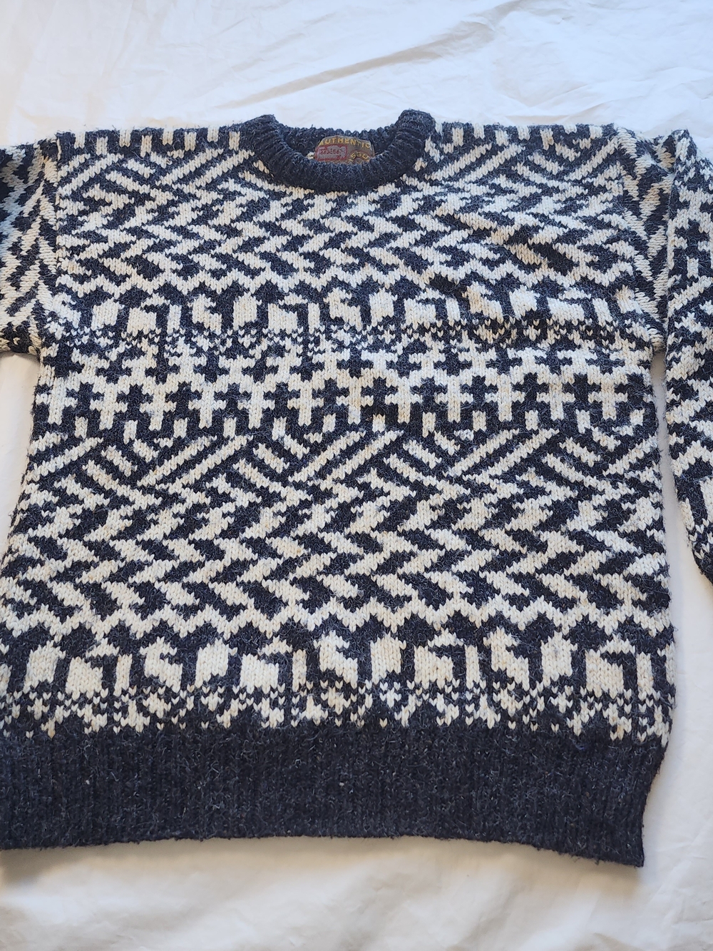 AUTHENTIC ISSUE Men's Acrylic/Wool Crewnewk Sweater Geometric Patter Gray/Cream